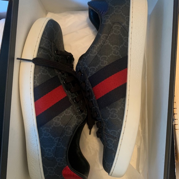 Gucci Sneakers - Picture 1 of 4